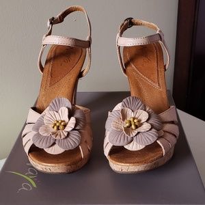 Authentic Naya Wanita Leather Sandal in Natural